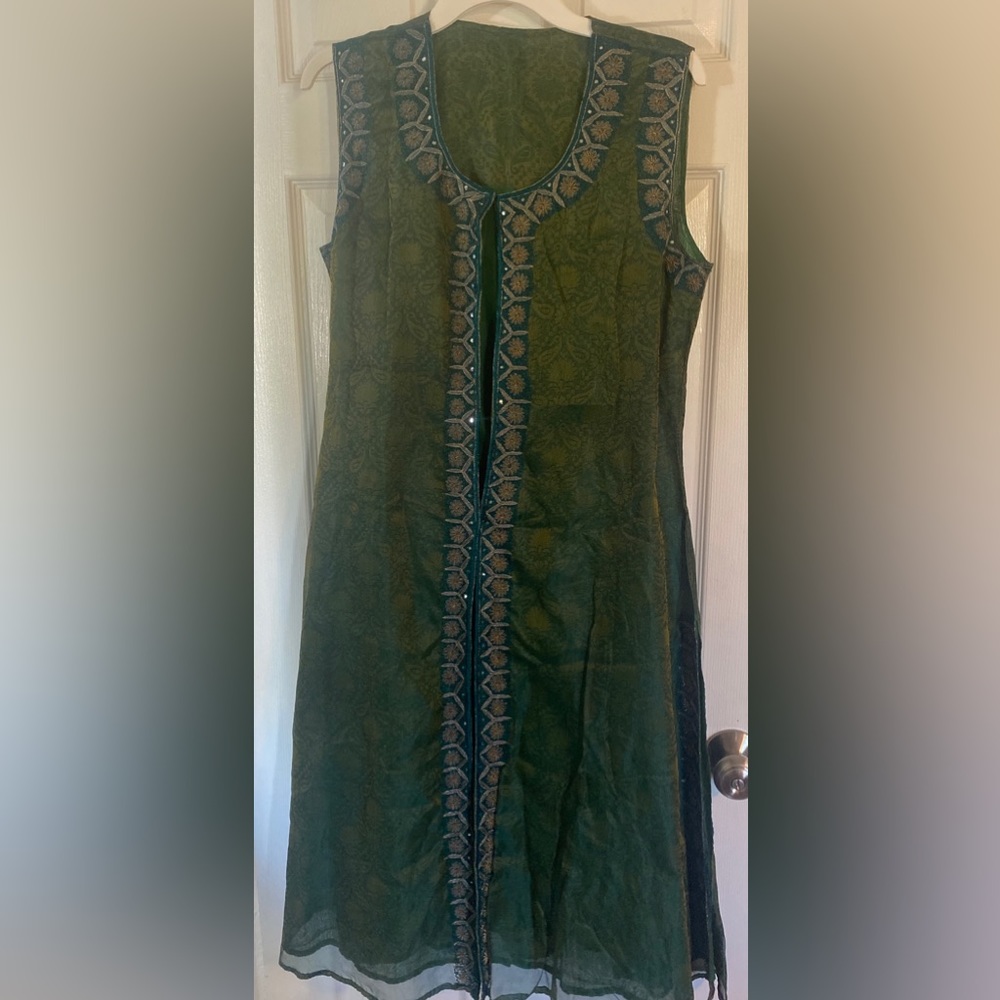 Stylish green Saree with ornate trim style coverup - Size medium/large